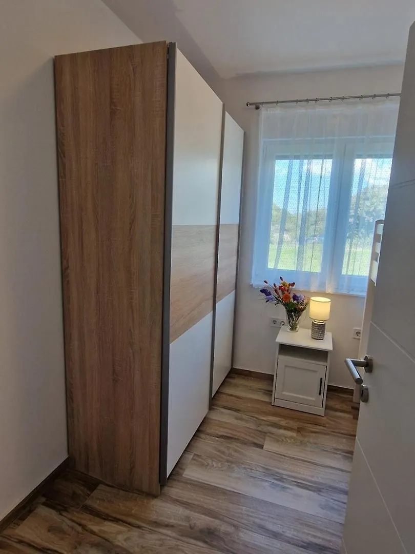 Apartments Ana 투라니 0*,  크로아티아