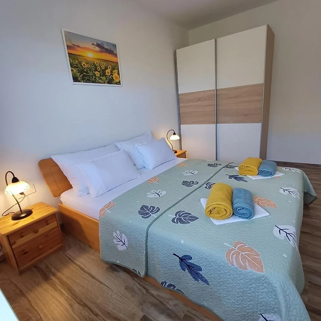 Apartments Ana 투라니 0*,